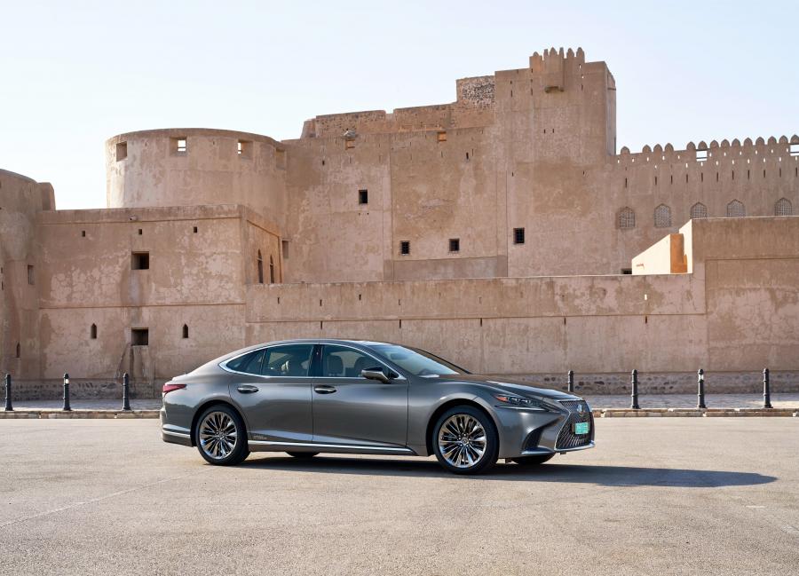  Lexus LS500h AWD 2017 года  (WW) (фото 36 из 40)